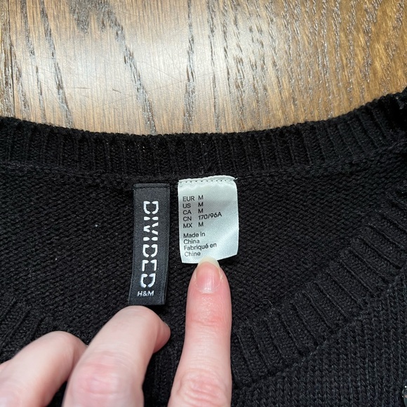 Cropped black sweater with gem details - Picture 3 of 4